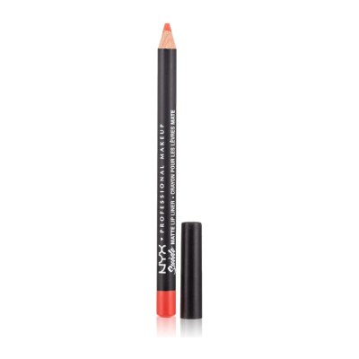 Crayon à lèvres rouge NYX Professional Makeup, avec capuchon retiré